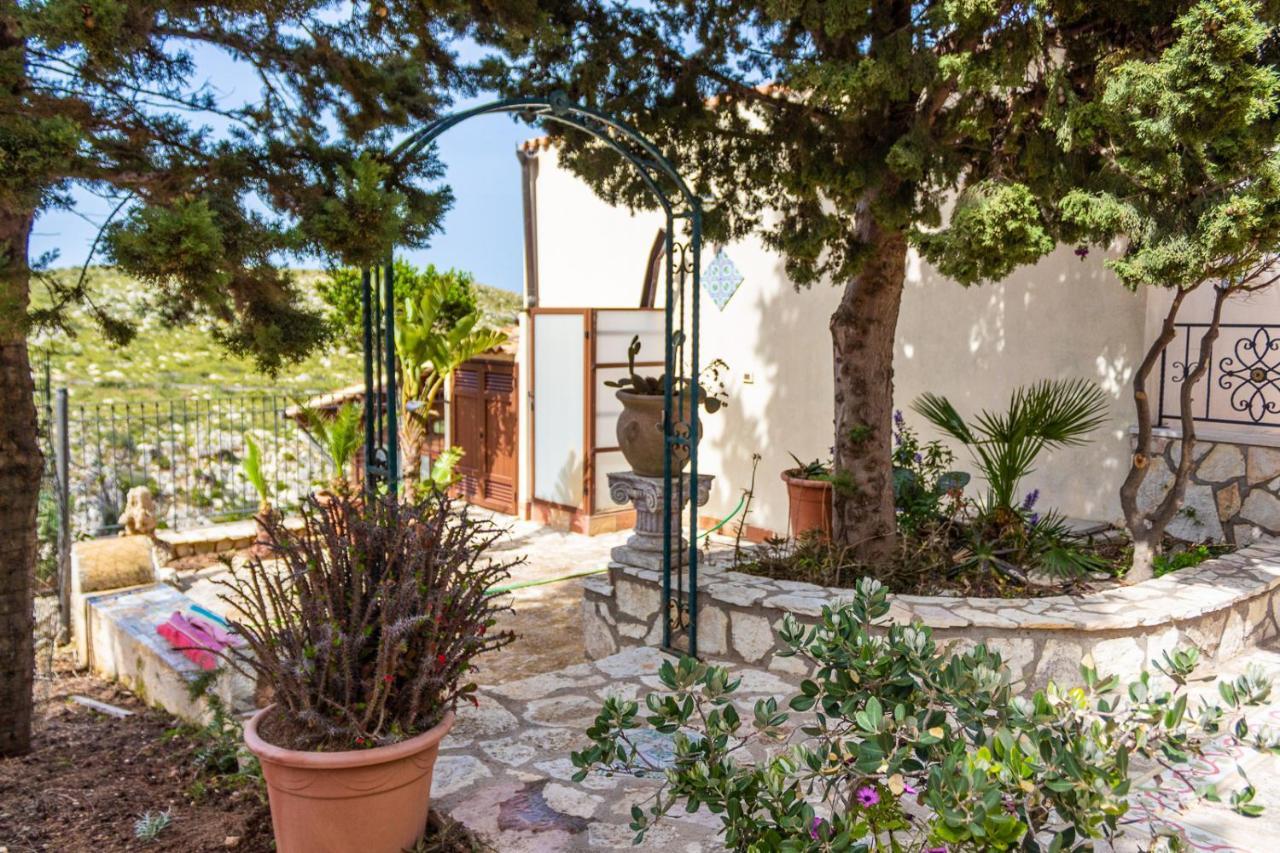 Villa Verde Con Vista Sul Mare San Vito Lo Capo Eksteriør billede